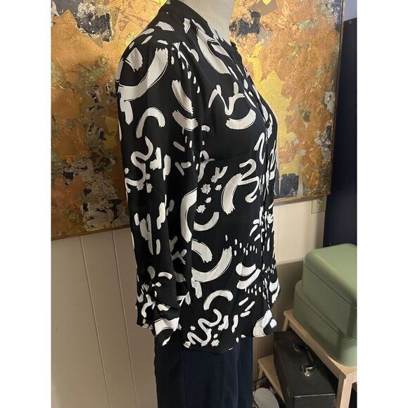 T Tahari Womens Medium Button Up Blouse Black White Silky Brushstroke Print - Picture 4 of 8